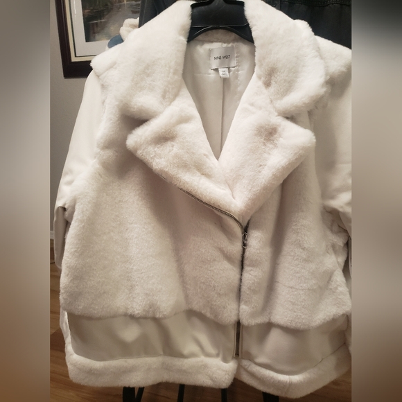 NEW w/Tags Nine West Women's White Faux Leather & Fur Moto Jacket, Sz 0X, 14/16 - Picture 3 of 10